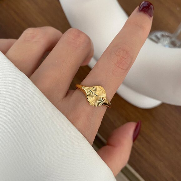 Gold Signet Ring,18K Gold Plated Sun Ring, Gold Sunburst Ring Vintage Statement